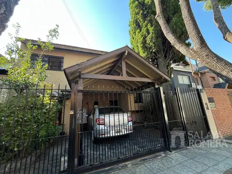 Casa   Venta  Olivos  5 ambientes  lote de 8.66 x 28.86