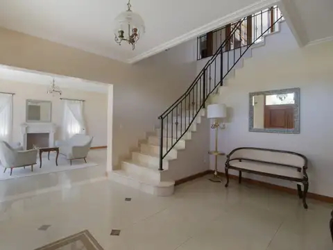 Casa en venta 5 ambientes en Fincas de Iraola 1