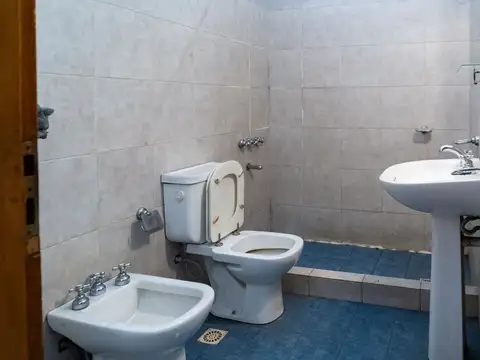 CASA EN VENTA 2 DORMITORIOS BARRIO SARMIENTO