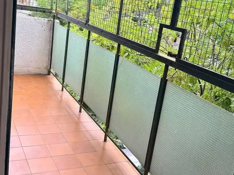 Departamento 3 ambientes, por escalera, parque chas, super luminoso