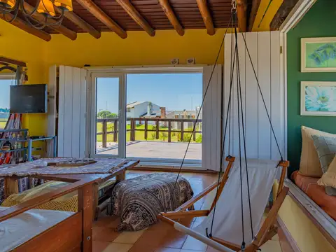 Casa 4 ambientes con 2 baños