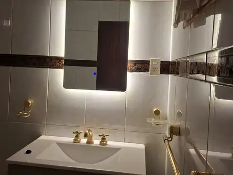 Depto Tipo Casa en Alquiler con 1 cocheras