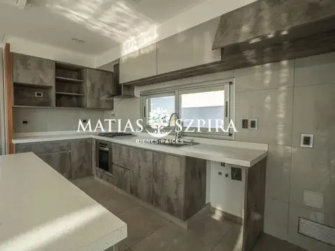 Casa 5 ambientes con 5 baños