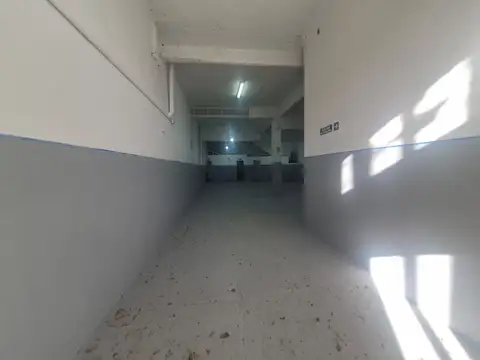 EXCELENTE GALPON DE 146M2 CON ENTRADA DE COCHE Y GRAN SALON, ESTADO IMPECABLE