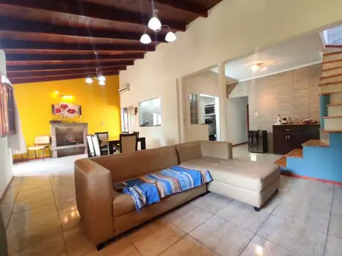 Casa 4 dormitorios con jardin y pileta # Pueblo Esther