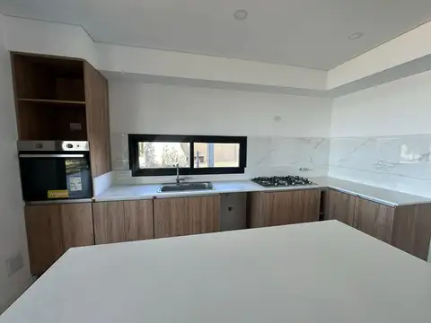 Alquiler Anual Casa 6 amb. a La Laguna barrio San Benito Villanueva Tigre