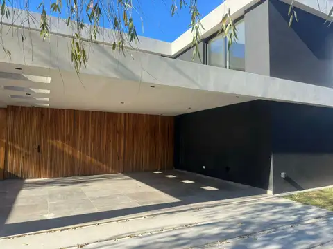 Alquiler Anual Casa 6 amb. a La Laguna barrio San Benito Villanueva Tigre