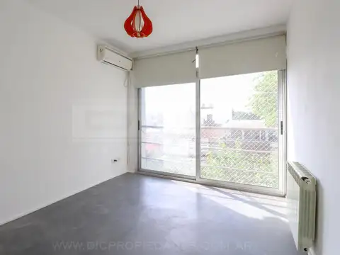 Departamento en Venta en San Isidro Vias / Rolon, USD 155.000