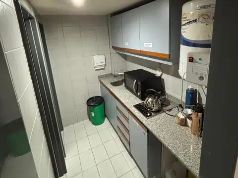 Oficina 7 ambientes con 2 baños