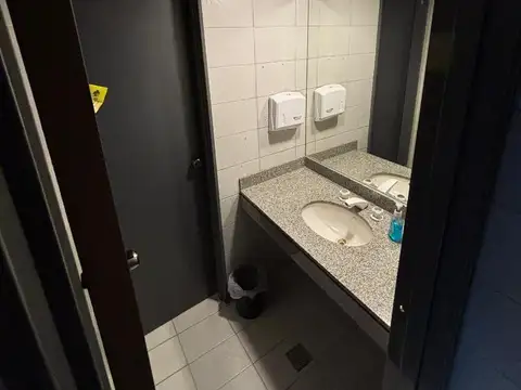 Oficina en Alquiler con 1 cochera