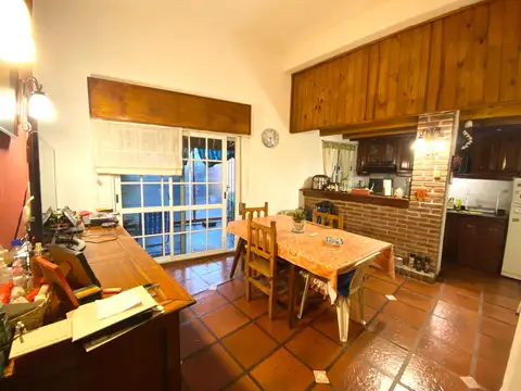 Casa 5 ambientes con 2 baños