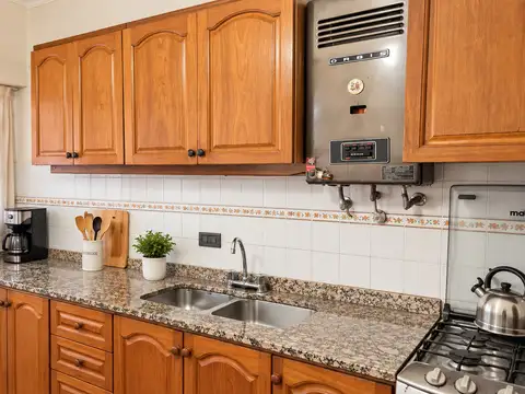 Casa 7 ambientes con 2 baños