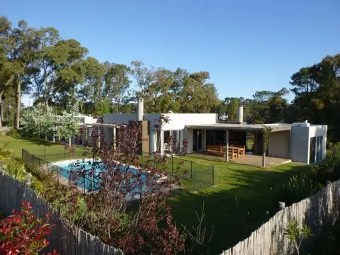 ALQ TEMPORARIO CASA 4 DORMITORIOS C/PSICINA LA BARRA