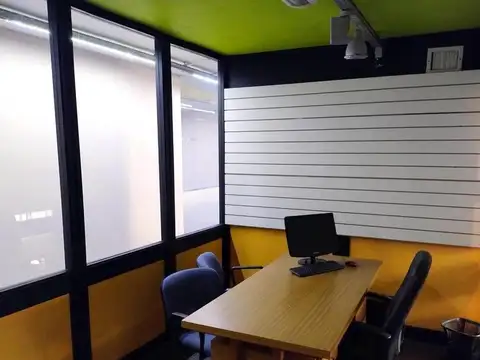 Oficina 13 ambientes con 3 baños