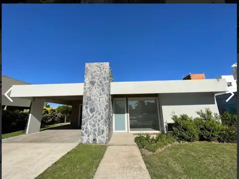 Casa en Barrio privado Miraflores, Funes, 3 dormitorios, pileta.