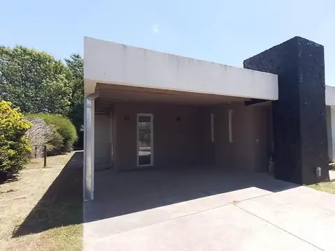Casa en Barrio privado Miraflores, Funes, 3 dormitorios, pileta.