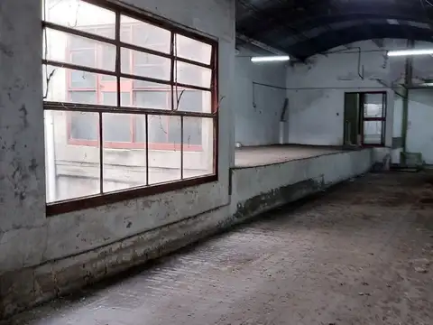 RETASADO. DEPOSITO, GALPON c/ LOCAL 820m2. permuta