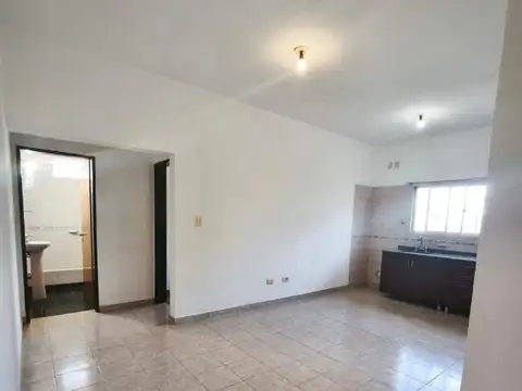 Depto Tipo Casa en Alquiler en Villa Ballester, $ 550.000