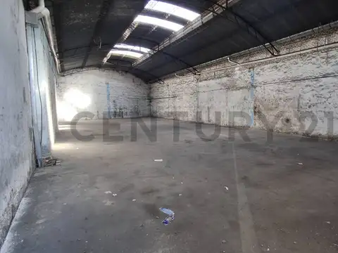 LOCAL COMERCIAL - GALPÓN - DEPOSITO - TALLER - 470M2 CUBIERTOS - AV. LARRALDE Y PASTEUR - TRONCOS DE