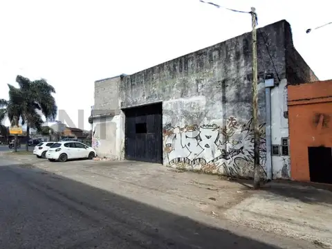 LOCAL COMERCIAL - GALPÓN - DEPOSITO - TALLER - 450M2 CUBIERTOS - AV. LARRALDE Y PASTEUR - TRONCOS DE
