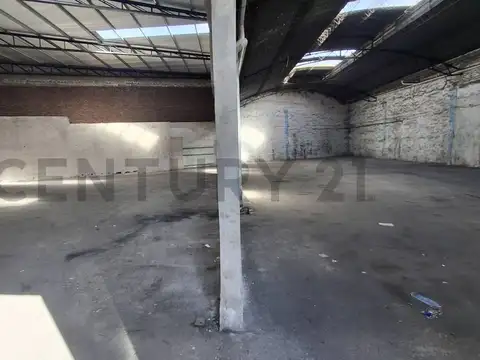 Casa en Alquiler con 10 cocheras
