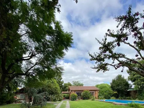 CASA QUINTA A LA VENTA DE 3 AMBIENTES EN ADOLFO SOURDEAUX