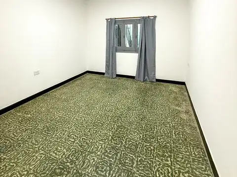 CASA RECICLADA EN VENTA! 2 DORMITORIOS, PATIO Y TERRAZA! 63.000 USD.-