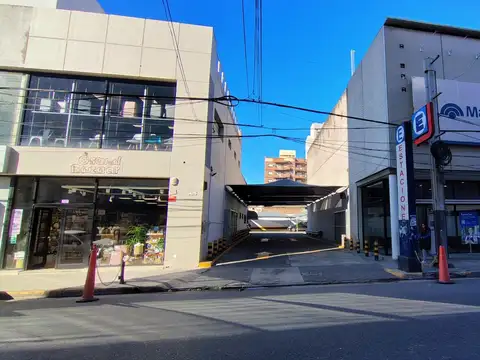 IMPORTANTE FRACCION COMERCIAL MORON CENTRO