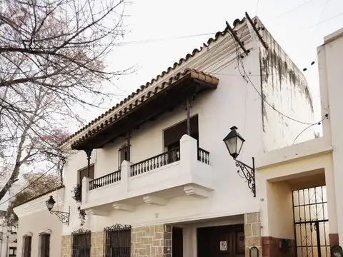 Casa en zona centro (juramento al 300)