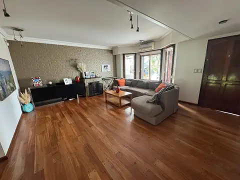 Depto Tipo Casa en Venta de 5 ambientes