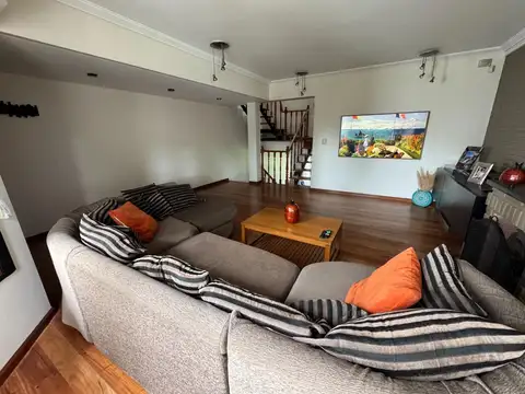 Depto Tipo Casa en Venta con 3 cocheras