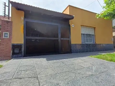 CASA 2 DORM + DPTO O QUINCHO + COCHERA