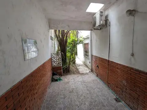 Casa de 5 Amb con Garaje y fondo libre Lanus Oeste