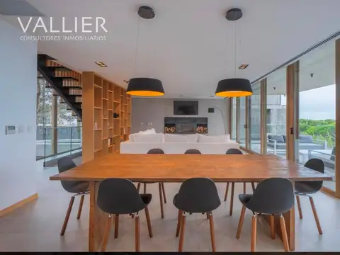 Casa 7 ambientes con 4 baños