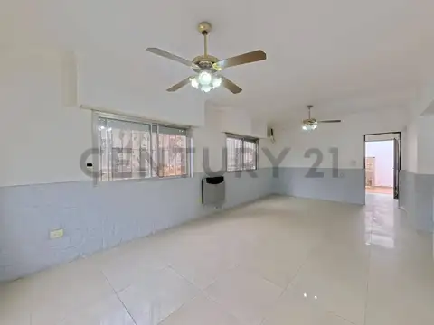 VENTA PH 3 Ambientes Luminoso al Frente con Entrada Independiente, Parrilla y Terraza Edificable. AC