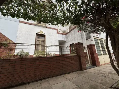 Venta Casa 4 ambientes con cochera