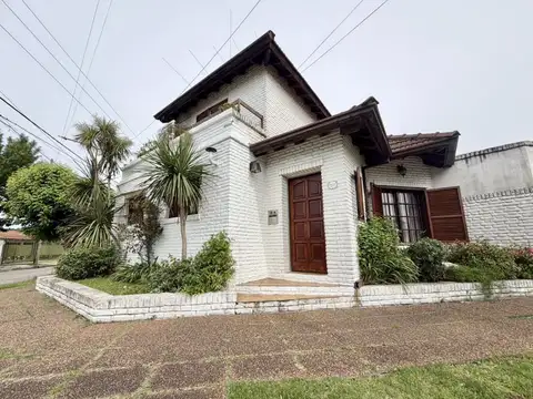 Chalet 4 ambientes en buen estado