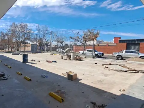 Locales comerciales en Alquiler esquina Tropero Sosa y Pellegrini, Maipú