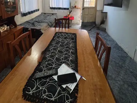 Tres casas, local y garaje sobre lote de 433 m² OPORTUNIDAD