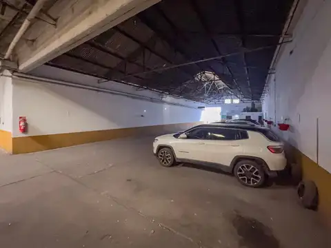 Playa de estacionamiento, 100 autos, 1965 m2, Espacio aereo