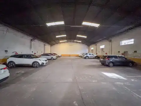 Playa de estacionamiento, 100 autos, 1965 m2, Espacio aereo