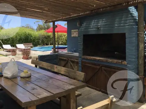 Casa 5 ambientes con 4 baños