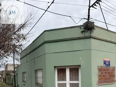 Casa 6 ambientes con 1 baño