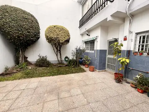 Casa en venta con terraza y jardin 3 habitaciones, apta credito, Tres de febrero, caseros