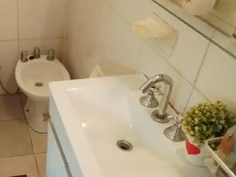 PH luminoso con patio y terraza en Bernal Oeste