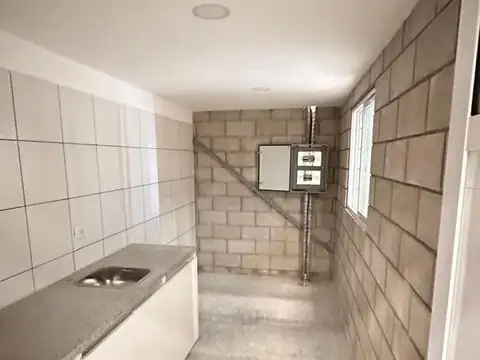 Nave Industrial - Galpon  2100 m2 cubiertos -  El Pato - Berazategui - ALQUILER