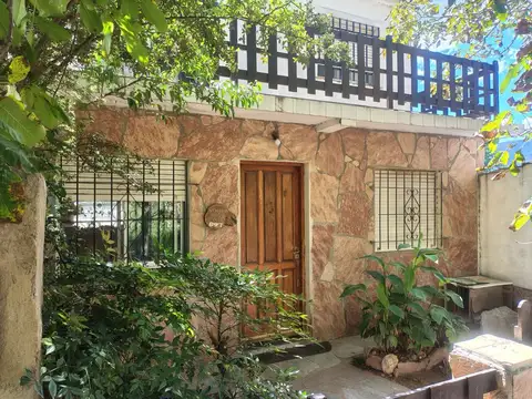 CASA MAS DOS DEPTOS BIALET MASSE CON ESCRITURA