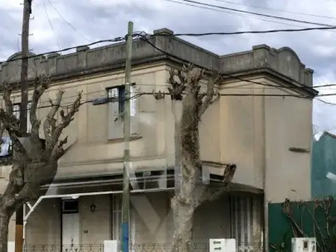 "Venta Casa de Estilo en Bernal Centro – Excelente Ubicación"