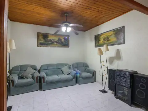 CASA 4 AMBIENTES CON JARDIN Y PILETA - BERAZATEGUI
