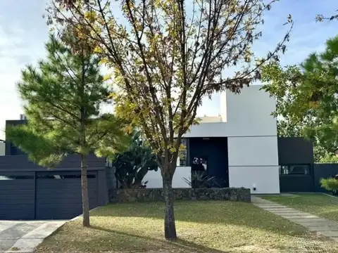 Casa en Venta en Countries y Barrios Cerrados en Córdoba Capital, Capital
